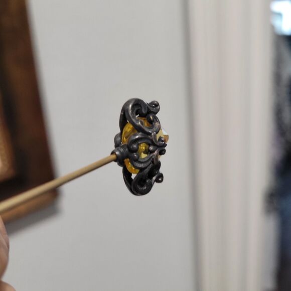 Two Antique Glass Hat Pins Victorian Pair Gold tone filigree openwork romantic - Picture 7 of 10